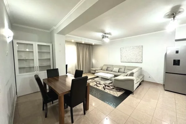 Shtepi ne shitje Apartament ne Tirane, 3+1, Mobilimi E mobiluar, Pagesa 299,000  Euro.