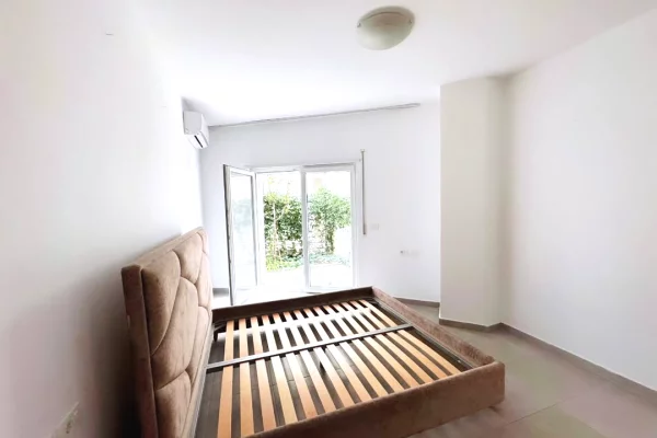 Shtepi ne shitje Apartament ne Tirane, 1+1, Mobilimi E mobiluar, Pagesa 129,000  Euro.