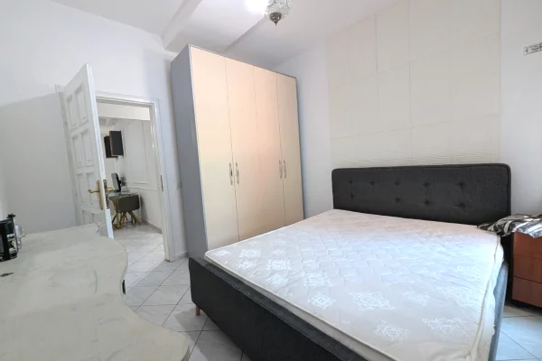 Shtepi ne shitje Apartament ne Tirane, 2+1, Mobilimi E mobiluar, Pagesa 160,000  Euro.