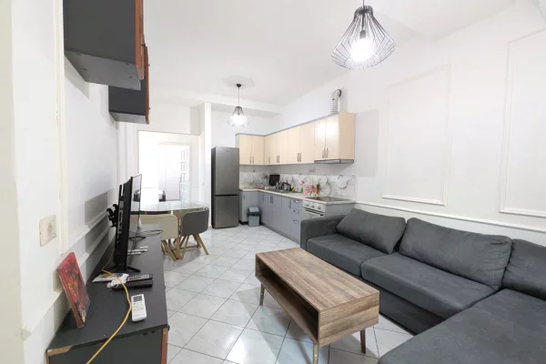 Shtepi ne shitje Apartament ne Tirane, 2+1, Mobilimi E mobiluar, Pagesa 160,000  Euro.