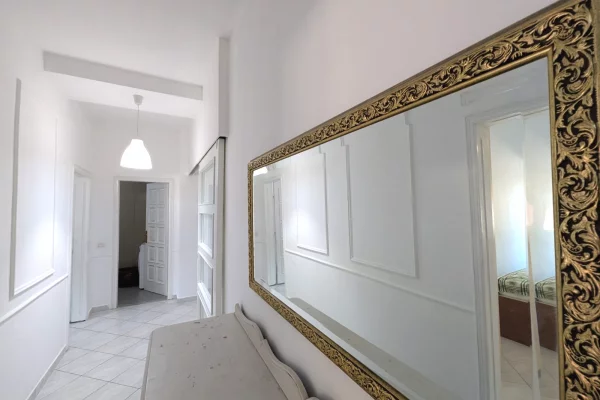 Shtepi ne shitje Apartament ne Tirane, 2+1, Mobilimi E mobiluar, Pagesa 160,000  Euro.