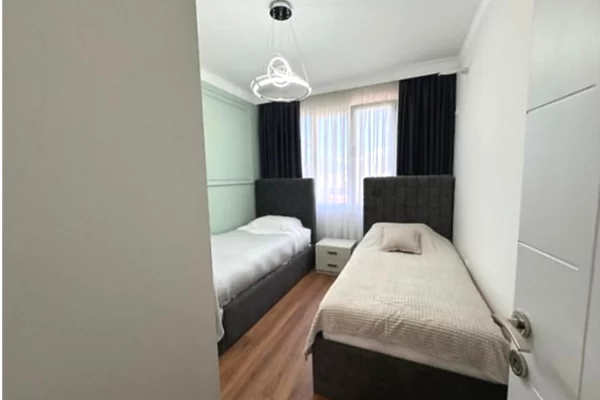 Shtepi ne shitje Apartament ne Tirane, 2+1, Mobilimi E mobiluar, Pagesa 195,000  Euro.