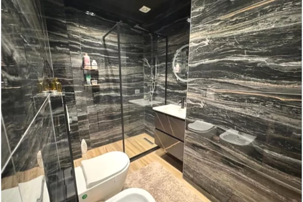 Shtepi ne shitje Apartament ne Tirane, 2+1, Mobilimi E mobiluar, Pagesa 195,000  Euro.