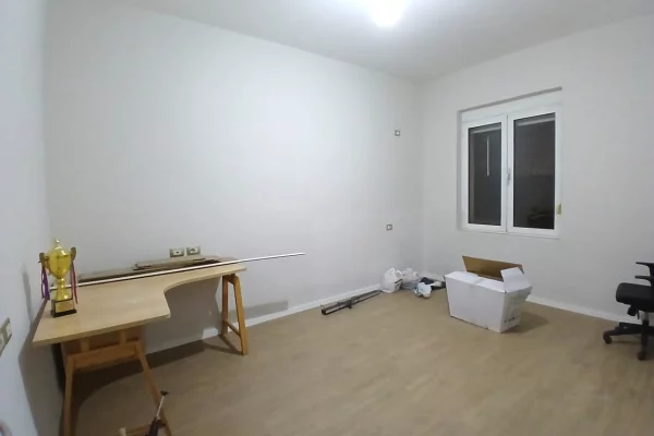 Shtepi me qera Apartament ne Tirane, 2+1, Mobilimi Bosh, pa mobiluar, Pagesa 550  Euro.