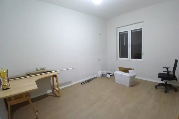 Shtepi me qera Apartament ne Tirane, 2+1, Mobilimi Bosh, pa mobiluar, Pagesa 550  Euro.