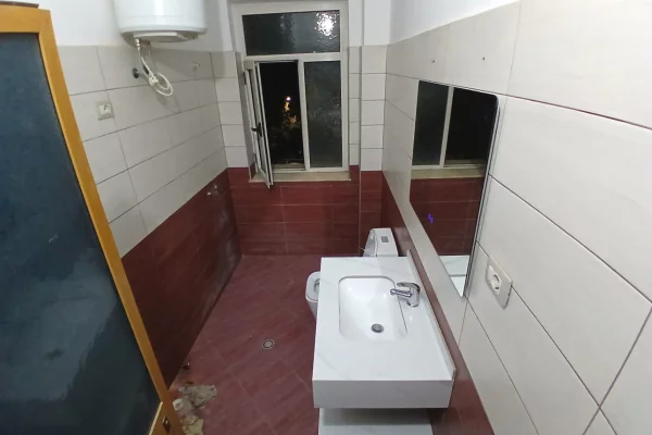 Shtepi me qera Apartament ne Tirane, 2+1, Mobilimi Bosh, pa mobiluar, Pagesa 550  Euro.