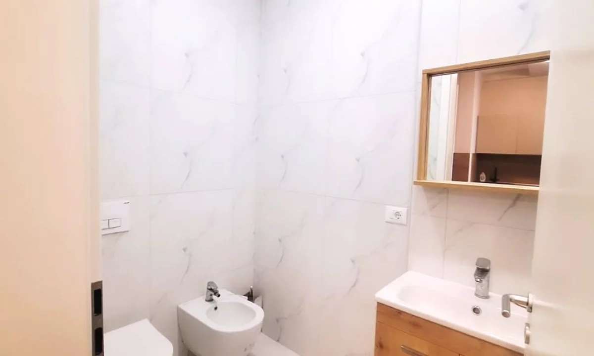 Shtepi ne shitje Apartament ne Tirane, 1+1, Mobilimi E mobiluar, Pagesa 145,000  Euro.