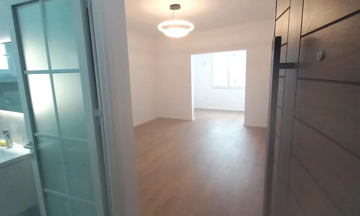 Shtepi ne shitje Apartament ne Tirane, Garsoniere, Mobilimi E mobiluar, Pagesa 78,000  Euro.