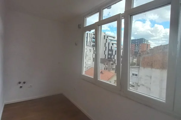Shtepi ne shitje Apartament ne Tirane, Garsoniere, Mobilimi E mobiluar, Pagesa 78,000  Euro.