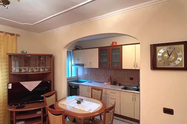 Shtepi me qera Apartament ne Tirane, 2+1, Mobilimi E mobiluar, Pagesa 48,000  Leke.