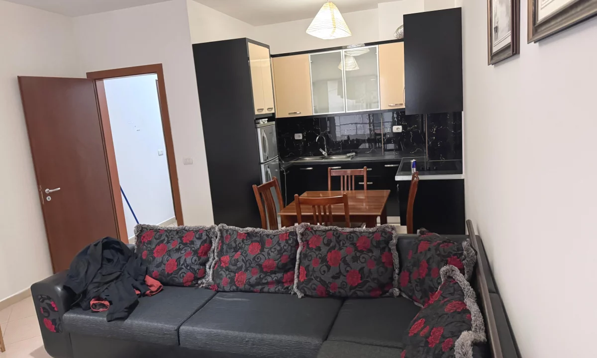 Shtepi me qera Apartament ne Tirane, 1+1, Mobilimi E mobiluar, Pagesa 450  Euro.