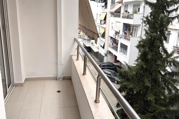 Shtepi me qera Apartament ne Tirane, 1+1, Mobilimi E mobiluar, Pagesa 450  Euro.