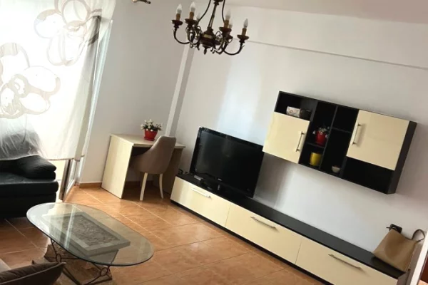 Qera te stacioni trenit