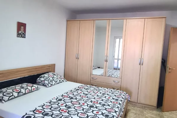 Shtepi ne shitje Apartament ne Tirane, 2+1, Mobilimi E mobiluar, Pagesa 140,000  Euro.