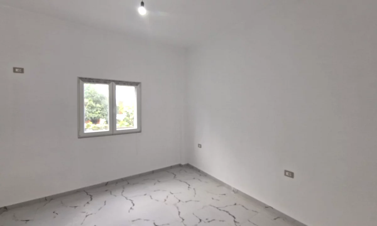 Shtepi me qera Shtepi Private ne Tirane, 1+1, Mobilimi Bosh, pa mobiluar, Pagesa 350  Euro.