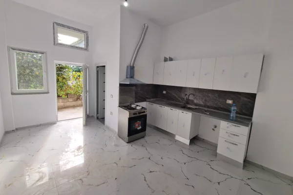 Shtepi me qera Shtepi Private ne Tirane, 1+1, Mobilimi Bosh, pa mobiluar, Pagesa 350  Euro.