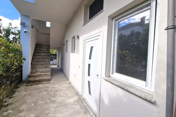 Shtepi me qera Shtepi Private ne Tirane, 1+1, Mobilimi Bosh, pa mobiluar, Pagesa 350  Euro.