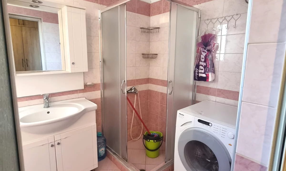 Shtepi me qera Apartament ne Tirane, 2+1, Mobilimi E mobiluar, Pagesa 450  Euro.