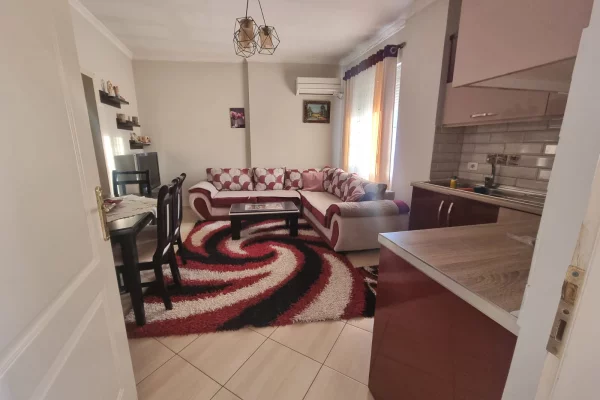 Shtepi me qera Apartament ne Tirane, 2+1, Mobilimi E mobiluar, Pagesa 450  Euro.