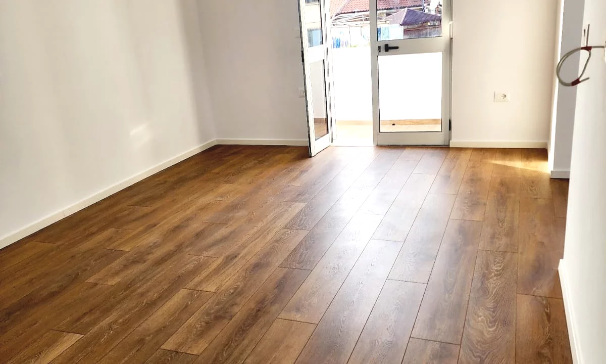 Shtepi ne shitje Apartament ne Tirane, 2+1, Mobilimi Bosh, pa mobiluar, Pagesa 155,000  Euro.