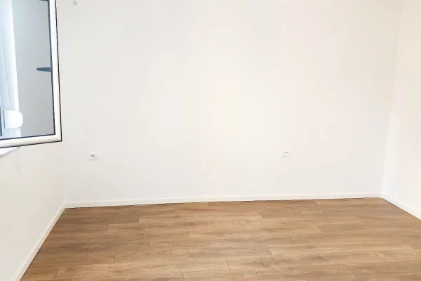 Shtepi ne shitje Apartament ne Tirane, 2+1, Mobilimi Bosh, pa mobiluar, Pagesa 155,000  Euro.