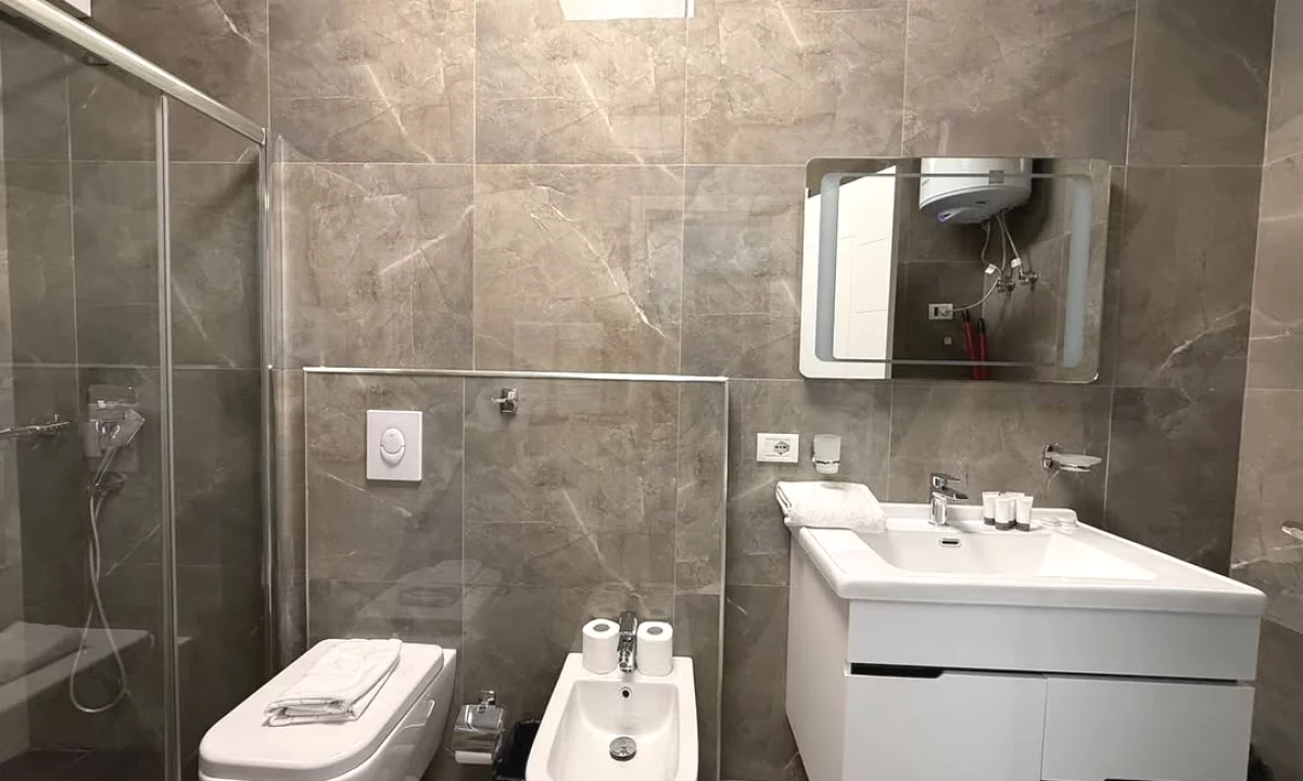 Shtepi ne shitje Apartament ne Tirane, 3+1, Mobilimi E mobiluar, Pagesa 275,000  Euro.