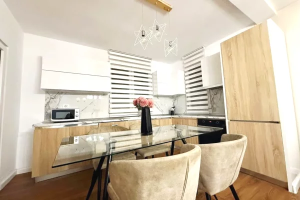 Shtepi ne shitje Apartament ne Tirane, 3+1, Mobilimi E mobiluar, Pagesa 275,000  Euro.