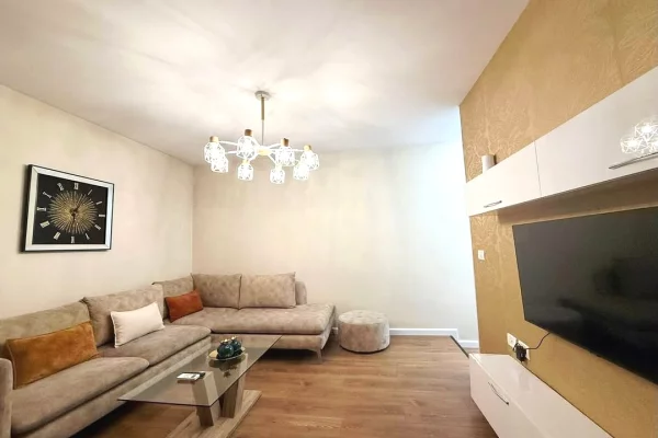 Shtepi ne shitje Apartament ne Tirane, 3+1, Mobilimi E mobiluar, Pagesa 275,000  Euro.