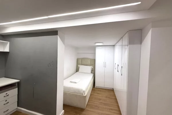 Shtepi ne shitje Apartament ne Tirane, 3+1, Mobilimi E mobiluar, Pagesa 275,000  Euro.