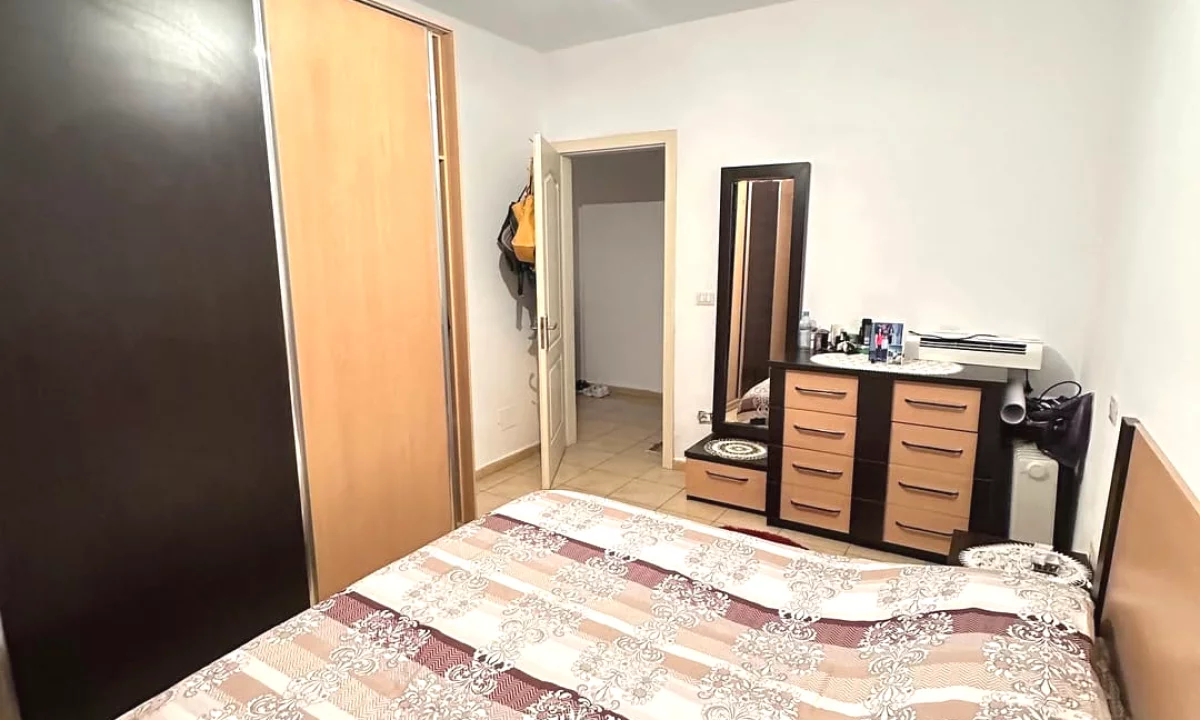 Shtepi ne shitje Apartament ne Tirane, 1+1, Mobilimi E mobiluar, Pagesa 98,000  Euro.