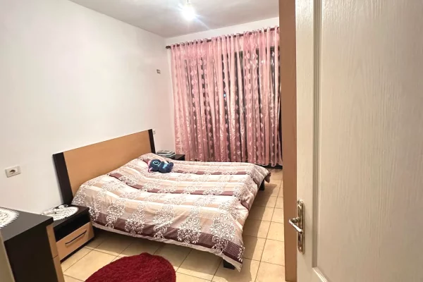 Shtepi ne shitje Apartament ne Tirane, 1+1, Mobilimi E mobiluar, Pagesa 98,000  Euro.