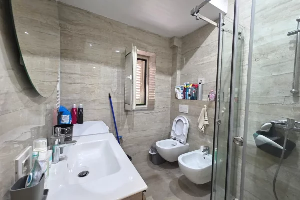 Shtepi me qera 1+1 ne Tirane - 1,000 Euro