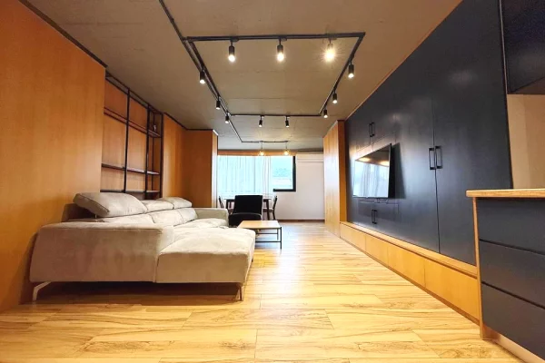 Shtepi ne shitje Apartament ne Tirane, 2+1, Mobilimi E mobiluar, Pagesa 176,000  Euro.