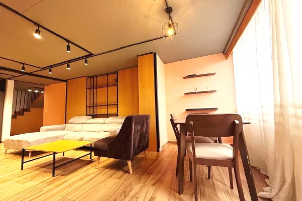 Shtepi ne shitje Apartament ne Tirane, 2+1, Mobilimi E mobiluar, Pagesa 176,000  Euro.