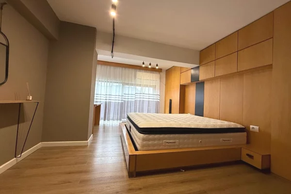 Shtepi ne shitje Apartament ne Tirane, 2+1, Mobilimi E mobiluar, Pagesa 176,000  Euro.