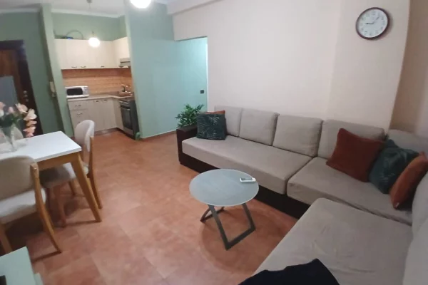 Shtepi me qera Apartament ne Tirane, 1+1, Mobilimi E mobiluar, Pagesa 50,000  Leke.