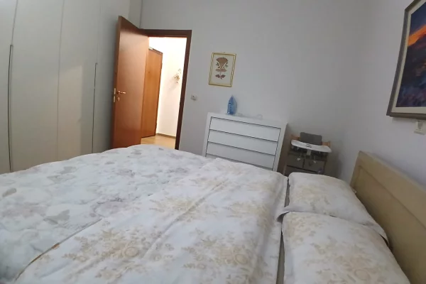 Shtepi me qera Apartament ne Tirane, 2+1, Mobilimi E mobiluar, Pagesa 750  Euro.