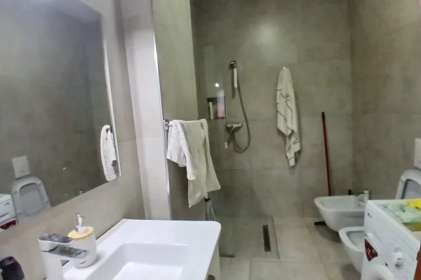 Shtepi me qera Apartament ne Tirane, 2+1, Mobilimi E mobiluar, Pagesa 750  Euro.