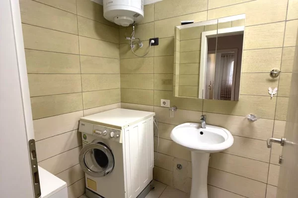 Shtepi me qera Apartament ne Tirane, 2+1, Mobilimi E mobiluar, Pagesa 600  Euro.