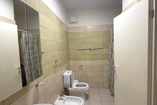 Shtepi me qera Apartament ne Tirane, 2+1, Mobilimi E mobiluar, Pagesa 600  Euro.