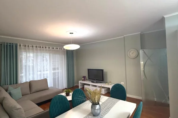 Shtepi me qera Apartament ne Tirane, 2+1, Mobilimi E mobiluar, Pagesa 600  Euro.