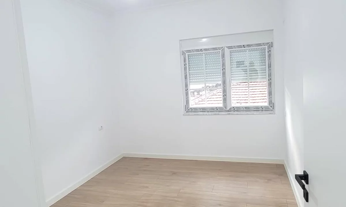 Shtepi ne shitje Apartament ne Tirane, 2+1, Mobilimi Bosh, pa mobiluar, Pagesa 255,000  Euro.
