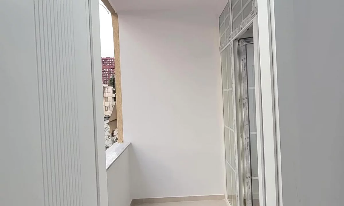 Shtepi ne shitje Apartament ne Tirane, 2+1, Mobilimi Bosh, pa mobiluar, Pagesa 240,000  Euro.