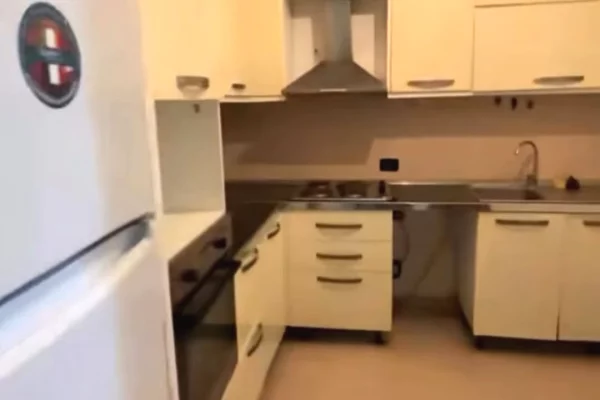 Appartamento in vendita a Tirana 2+1, Arredato