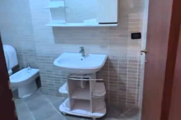 Appartamento in vendita a Tirana 2+1, Arredato