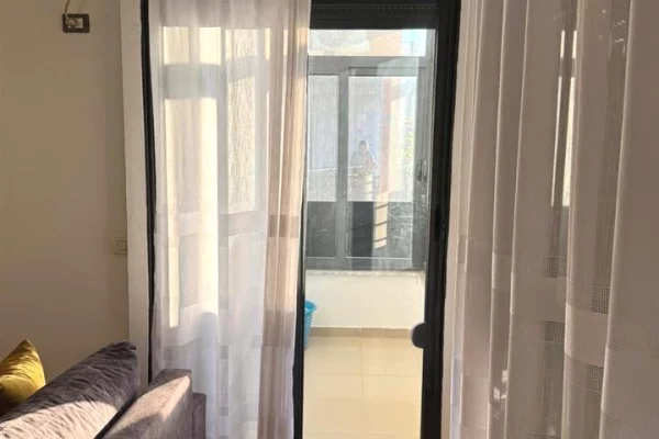 Shtepi me qera Apartament ne Tirane, 2+1, Mobilimi E mobiluar, Pagesa 450  Euro.