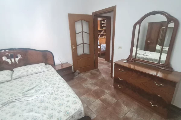Shtepi me qera Apartament ne Tirane, 2+1, Mobilimi E mobiluar, Pagesa 650  Euro.