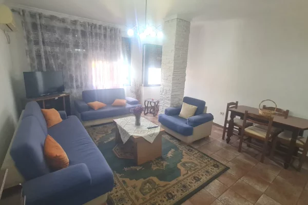Shtepi me qera Apartament ne Tirane, 2+1, Mobilimi E mobiluar, Pagesa 650  Euro.
