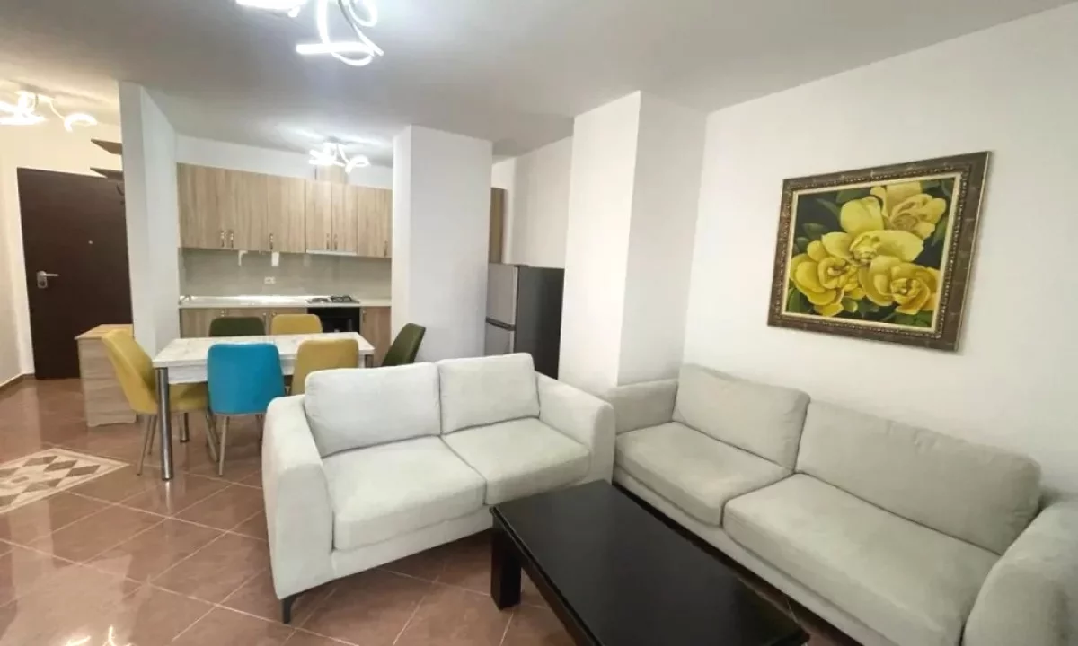 Appartamento in vendita a Tirana 2+1, Arredato