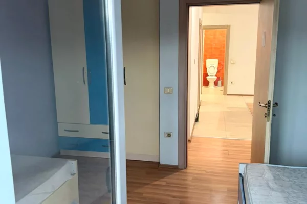 Shtepi me qera Apartament ne Tirane, 2+1, Mobilimi E mobiluar, Pagesa 70,000  Leke.